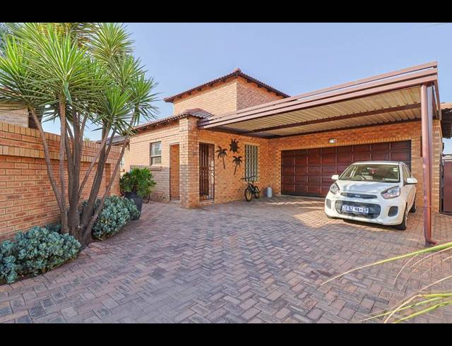 3 BEDROOM CLUSTER FOR SALE IN NEWMARKET